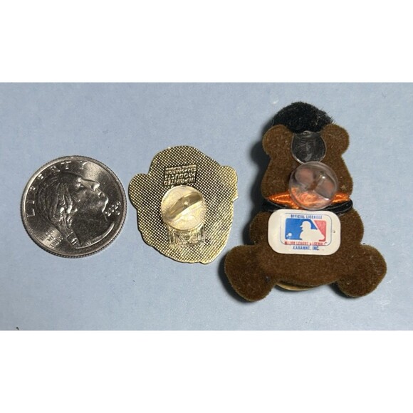 Vintage San Francisco Giants pins, Glove and Free  SF Giants Teddy Bear  Pin - Picture 2 of 2